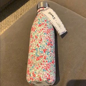 Floral limited edition 17oz swell bottle NWT